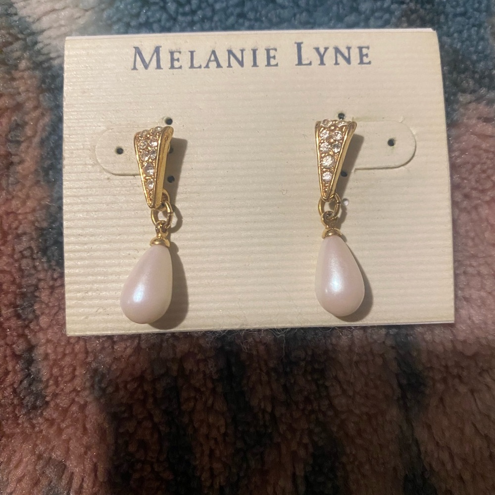 Melanie Lyne Gold and Cream Teardrop Earrings